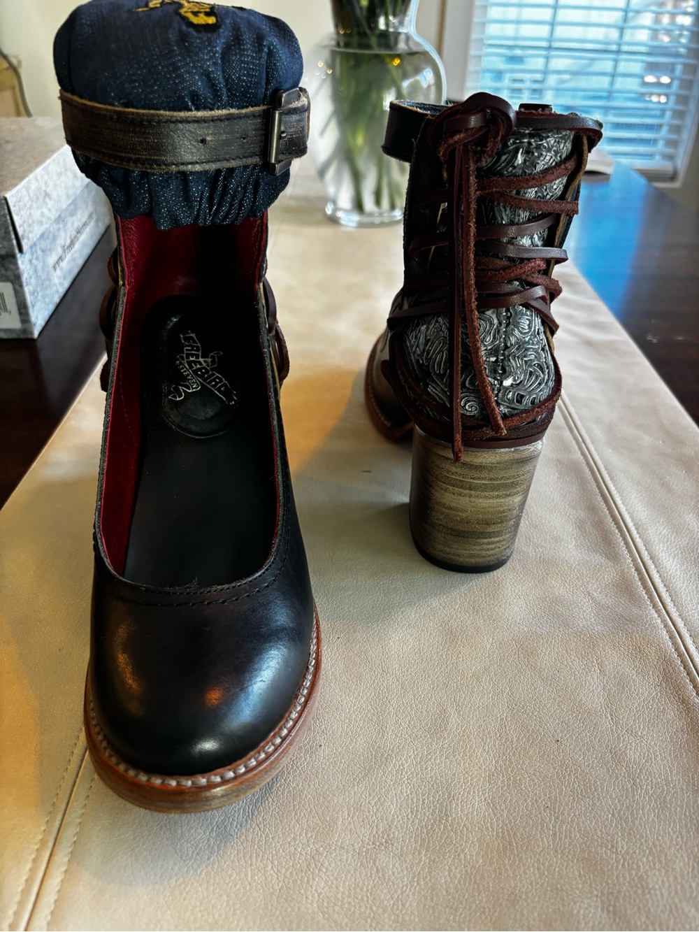 New in box Freebird by Steven Leather Raeanne with hand tooled detail - Picture 2 of 9